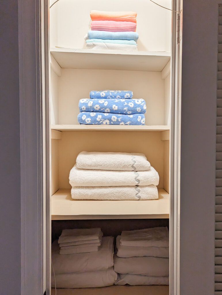 An organized linen closet. How to avoid impulse buying